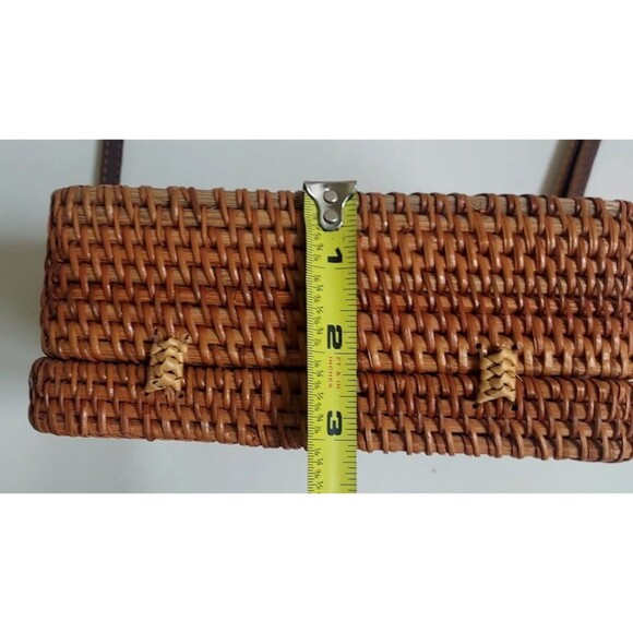 Cute Wicker & Leather Cloth Lined Box Crossbody Purse 7.75" x 5.25" x 3.25" - Picture 7 of 7